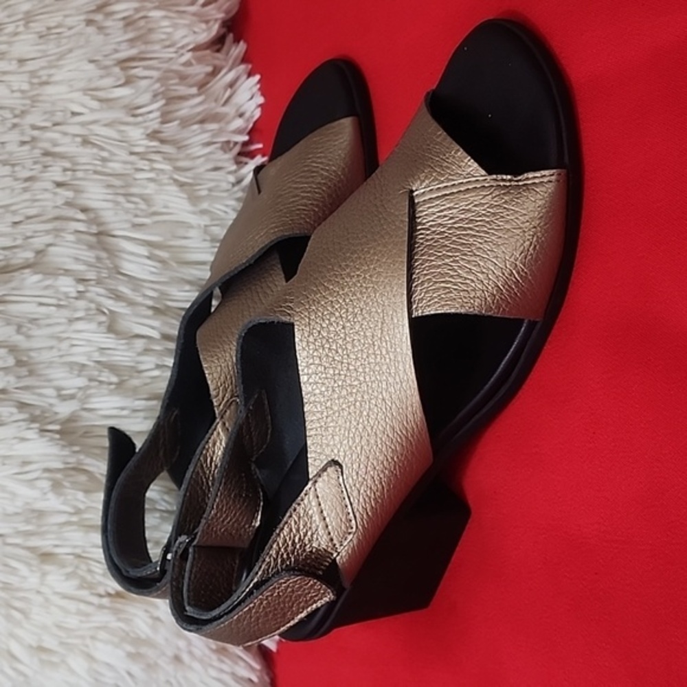 Elegant Gold Arche Vayest Women's Sandals